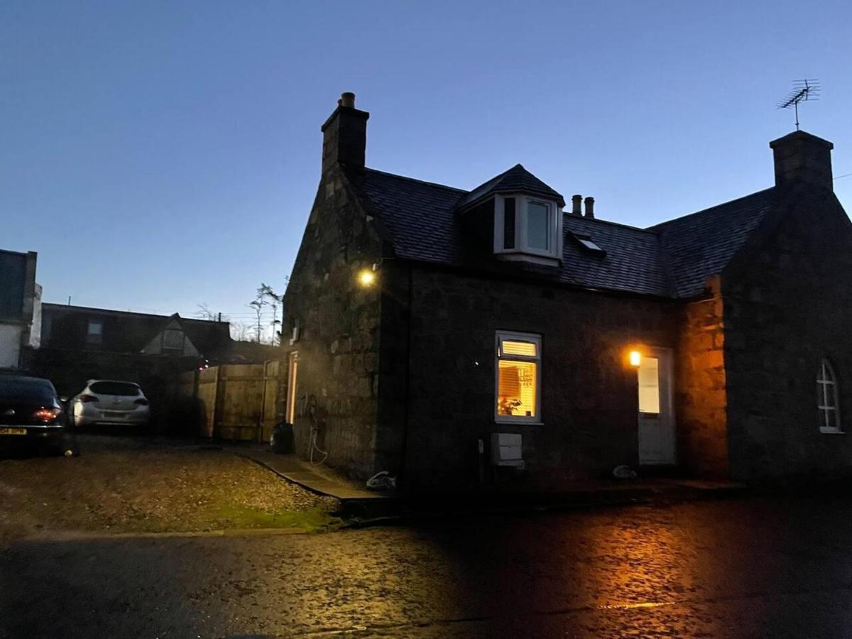 Rural Chapel Cottage Near Airport Bar & Hot Tub Aberdeen Eksteriør billede